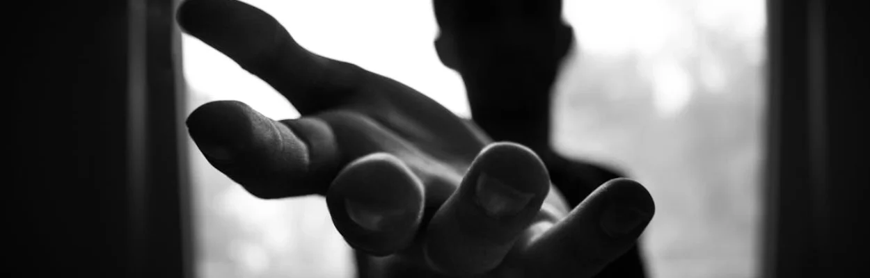 smm-expert-in-kerala image of helping hand how seo helps small businesses